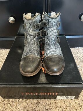 EUC FREEDBIRD SNAKESKIN GRECKO OLIVE 6